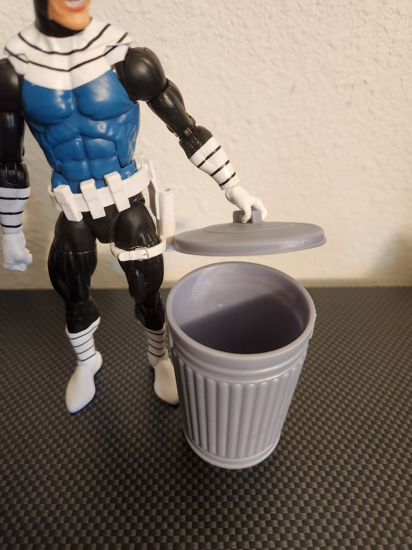 Trash Can (Metal)